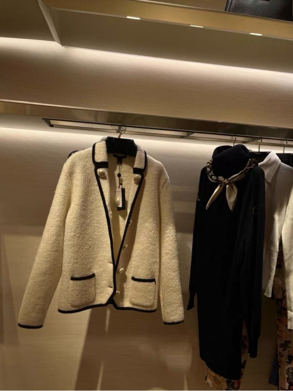 Authentic Louis Vuitton Cream Bouclé Jacket with Black Trim - Picture 10 of 10